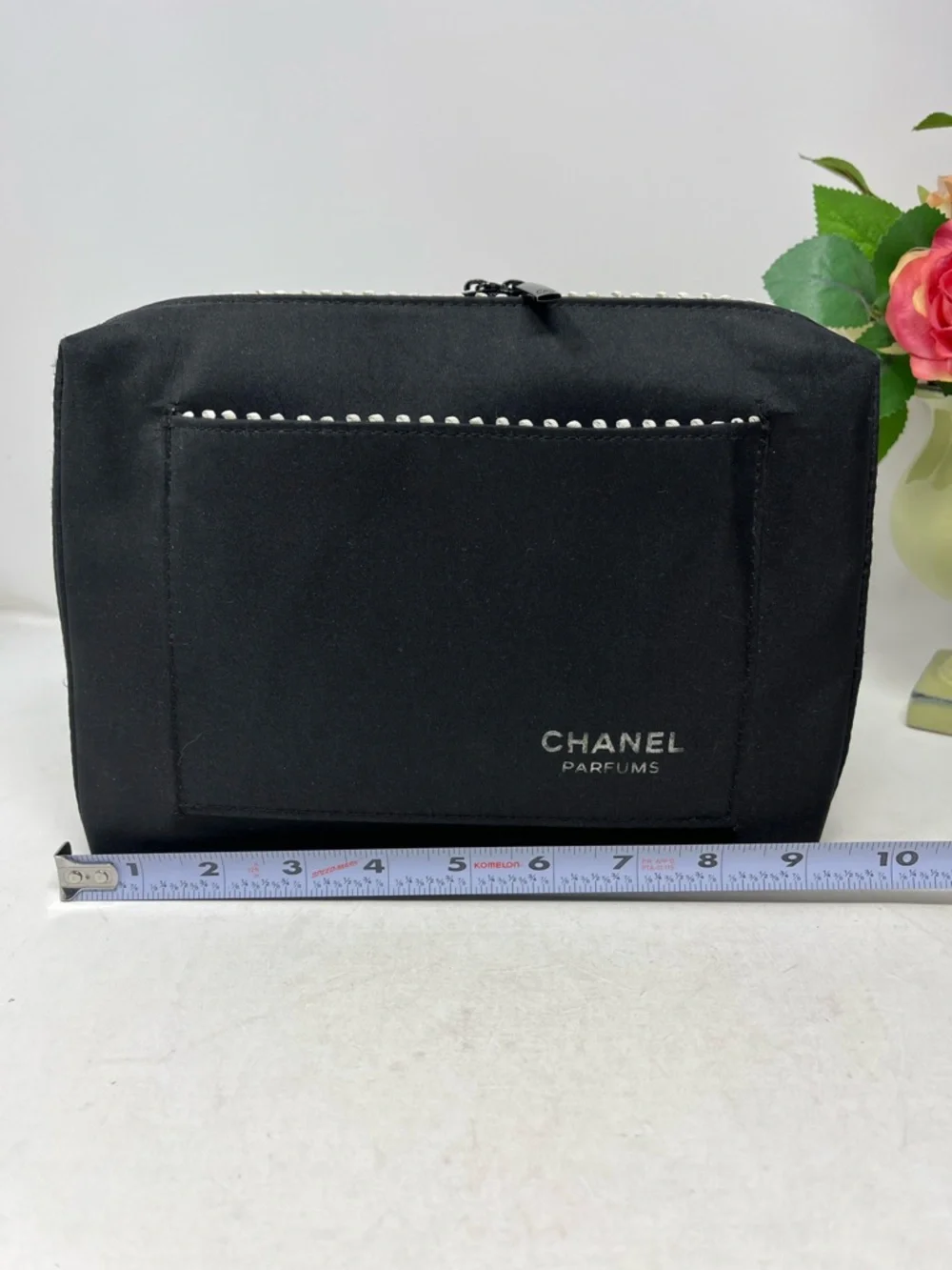 CHANEL PARFUMS ZIPPER COSMETIC POUCH BLACK WITH WHITE TRIM BONUS CRÈME SHOP EYE